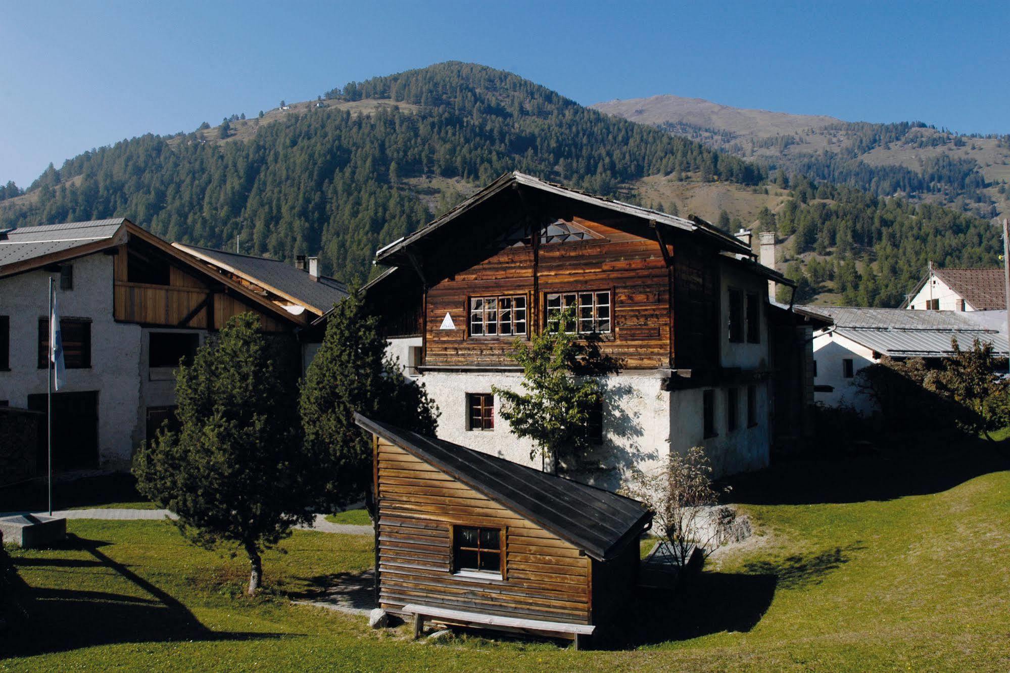 Sta-Maria Youth Hostel Santa Maria Val Muestair Экстерьер фото