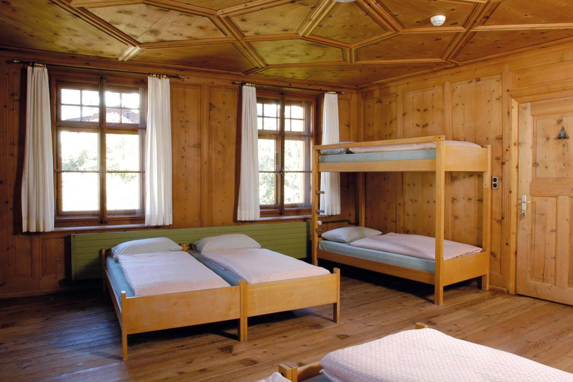 Sta-Maria Youth Hostel Santa Maria Val Muestair Экстерьер фото