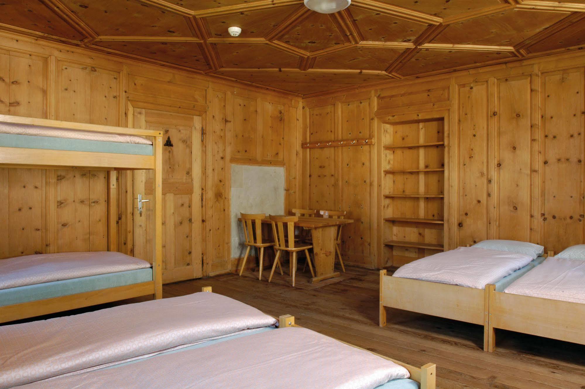 Sta-Maria Youth Hostel Santa Maria Val Muestair Экстерьер фото
