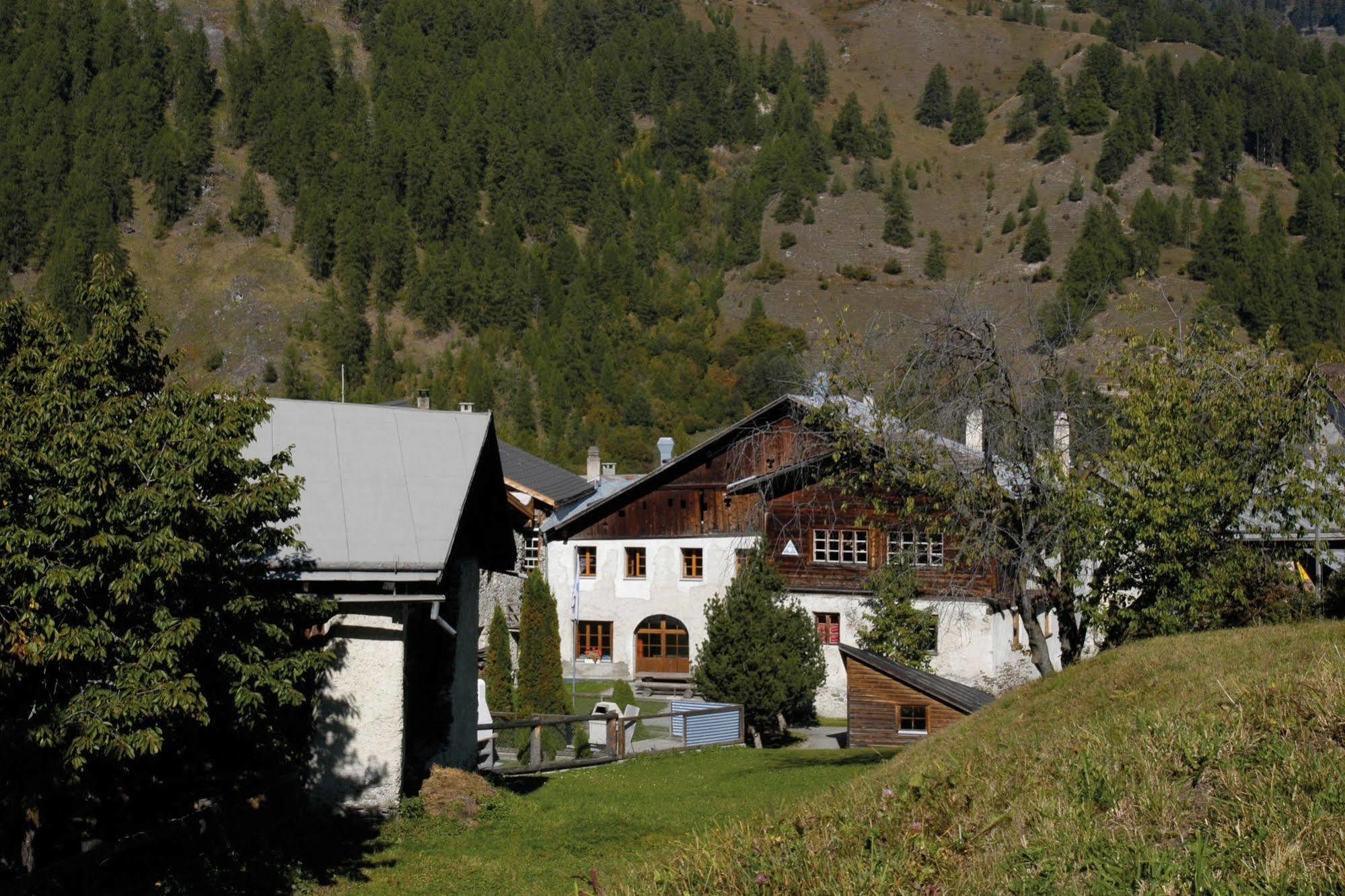 Sta-Maria Youth Hostel Santa Maria Val Muestair Экстерьер фото