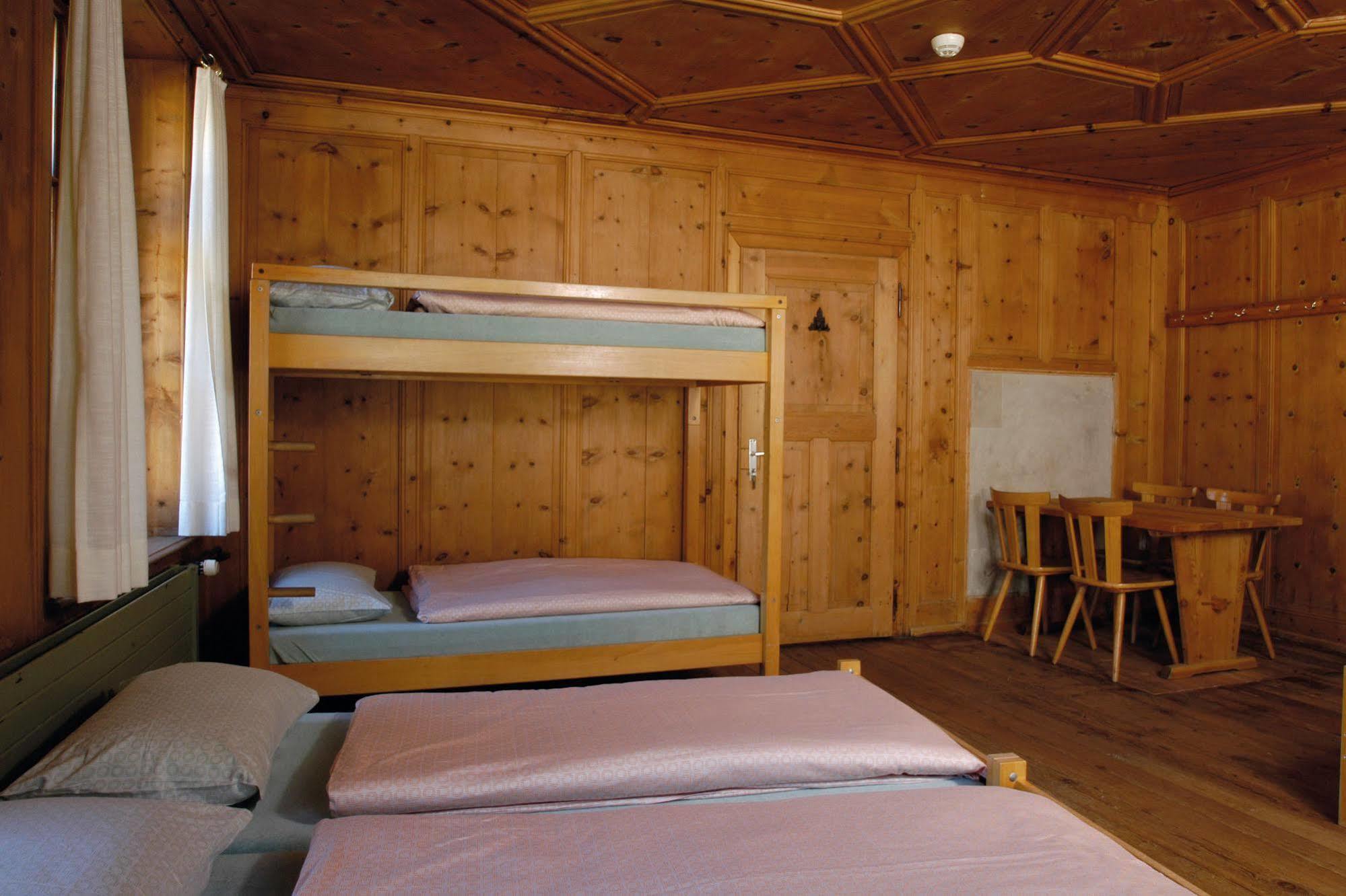 Sta-Maria Youth Hostel Santa Maria Val Muestair Экстерьер фото